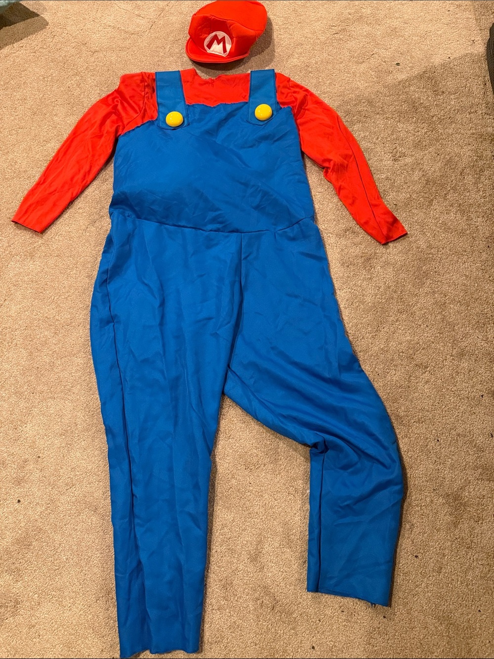 Men’s Mario costume with padded belly and hat